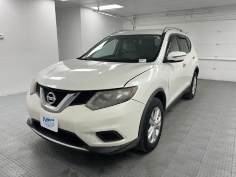 Another view of 2016 Nissan Rogue SV for sale in Chillicothe, MO at MAG CDJR