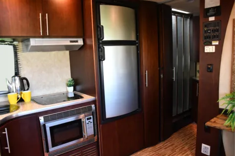 More photos of 2009 Coachmen Prism M230 at MAG CDJR, MO