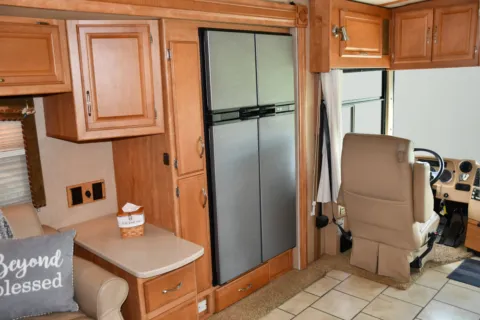 More photos of 2007 Winnebago Tour 40TD at MAG CDJR, MO