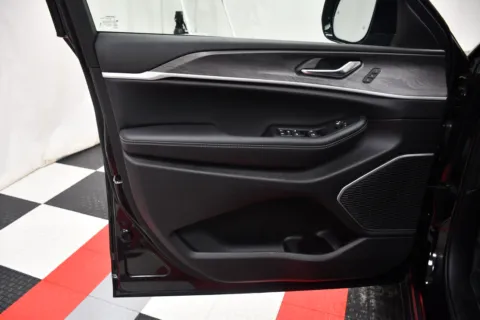 More photos of 2025 Jeep Grand Cherokee L Limited at MAG CDJR, MO