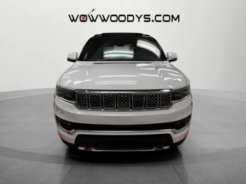 Another view of 2022 Jeep Grand Wagoneer Series II for sale in Chillicothe, MO at MAG CDJR