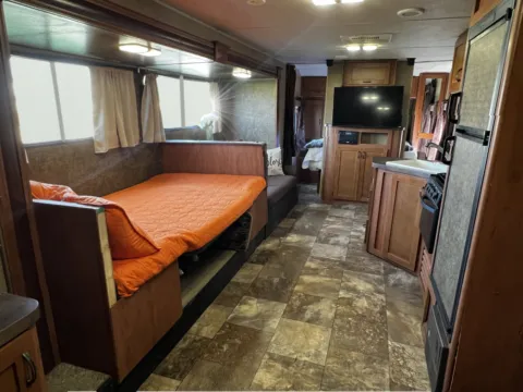 Photos of 2014 Forest River Grey Wolf 28BH for sale in Chillicothe, MO at MAG CDJR