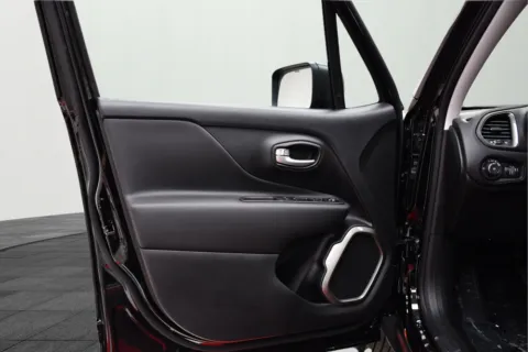 More photos of 2023 Jeep Renegade Latitude at MAG CDJR, MO