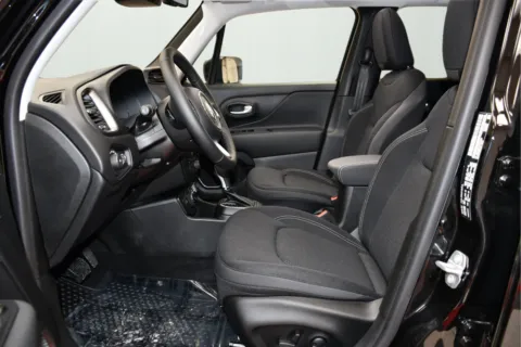 More photos of 2023 Jeep Renegade Latitude at MAG CDJR, MO