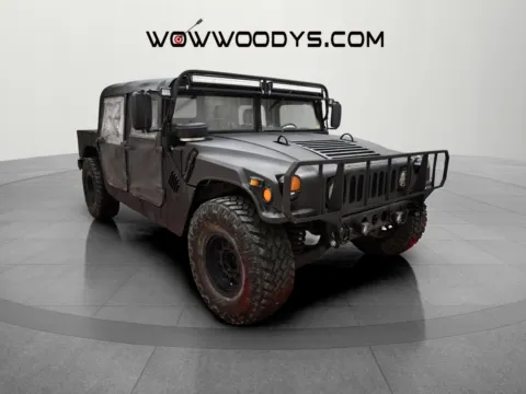 More photos of 1987 AM General Hummer at MAG CDJR, MO