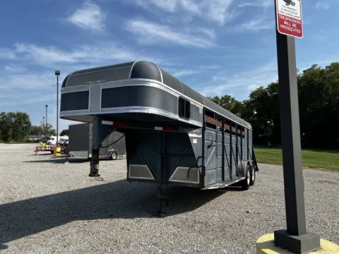 Photos of 1999 Ponderosa Horse Trailer for sale in Chillicothe, MO at MAG CDJR