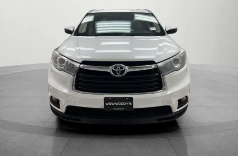 Another view of 2015 Toyota Highlander XLE for sale in Chillicothe, MO at MAG CDJR