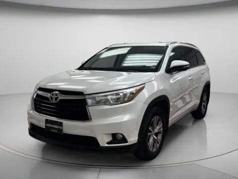 More photos of 2015 Toyota Highlander XLE at MAG CDJR, MO