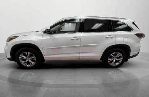 More photos of 2015 Toyota Highlander XLE at MAG CDJR, MO
