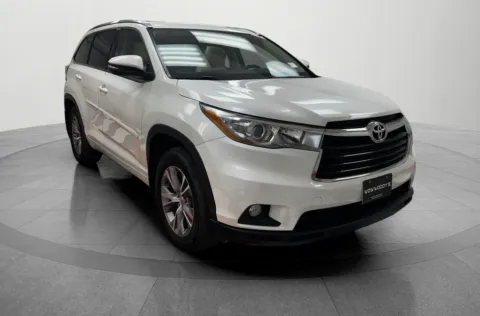 More photos of 2015 Toyota Highlander XLE at MAG CDJR, MO