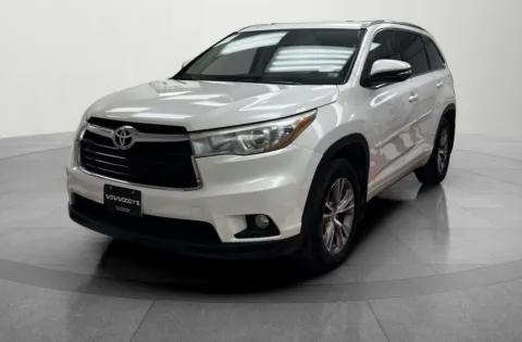 Photos of 2015 Toyota Highlander XLE for sale in Chillicothe, MO at MAG CDJR