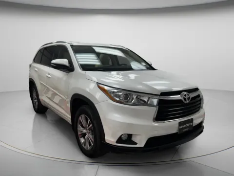 Photos of 2015 Toyota Highlander XLE for sale in Chillicothe, MO at MAG CDJR