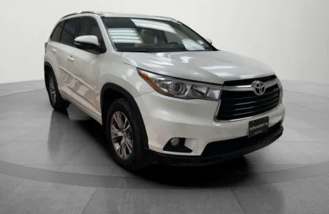 More photos of 2015 Toyota Highlander XLE at MAG CDJR, MO