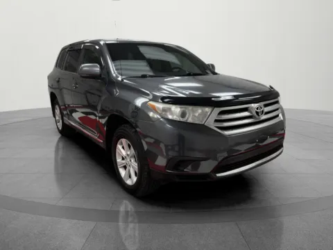 More photos of 2012 Toyota Highlander at MAG CDJR, MO