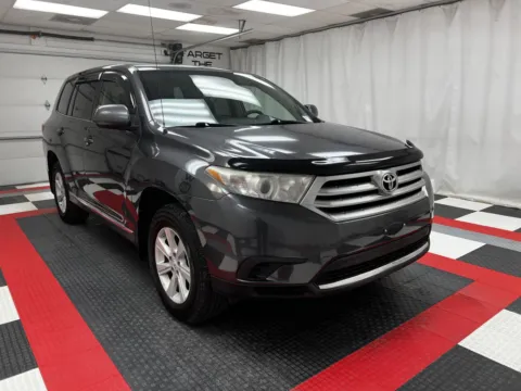 More photos of 2012 Toyota Highlander at MAG CDJR, MO