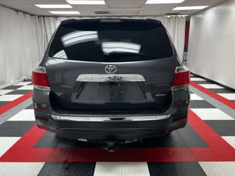 More photos of 2012 Toyota Highlander at MAG CDJR, MO