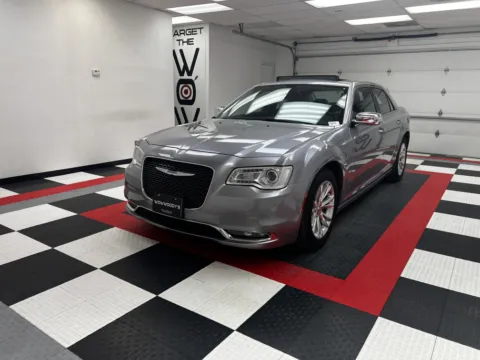 Photos of 2017 Chrysler 300 C for sale in Chillicothe, MO at MAG CDJR