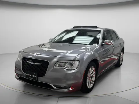 More photos of 2017 Chrysler 300 C at MAG CDJR, MO