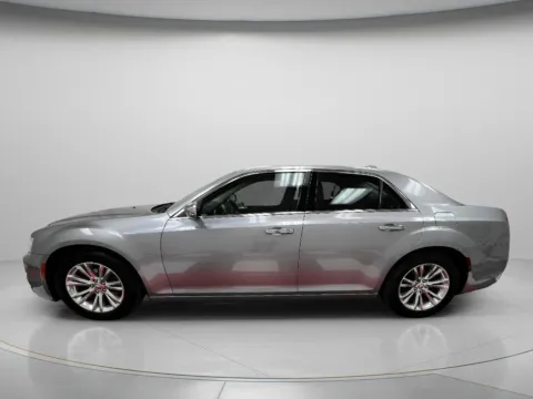 More photos of 2017 Chrysler 300 C at MAG CDJR, MO