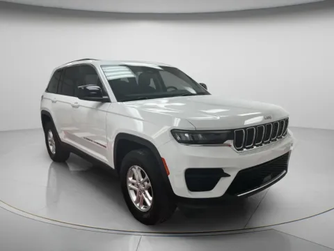 Photos of 2024 Jeep Grand Cherokee Laredo for sale in Chillicothe, MO at MAG CDJR