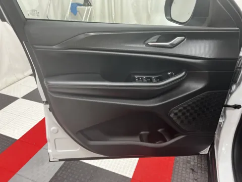 More photos of 2024 Jeep Grand Cherokee Laredo at MAG CDJR, MO