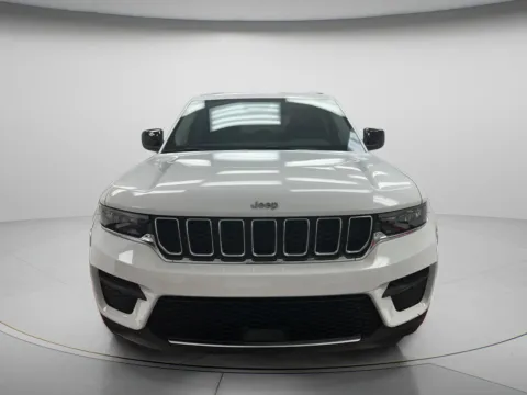 Another view of 2024 Jeep Grand Cherokee Laredo for sale in Chillicothe, MO at MAG CDJR