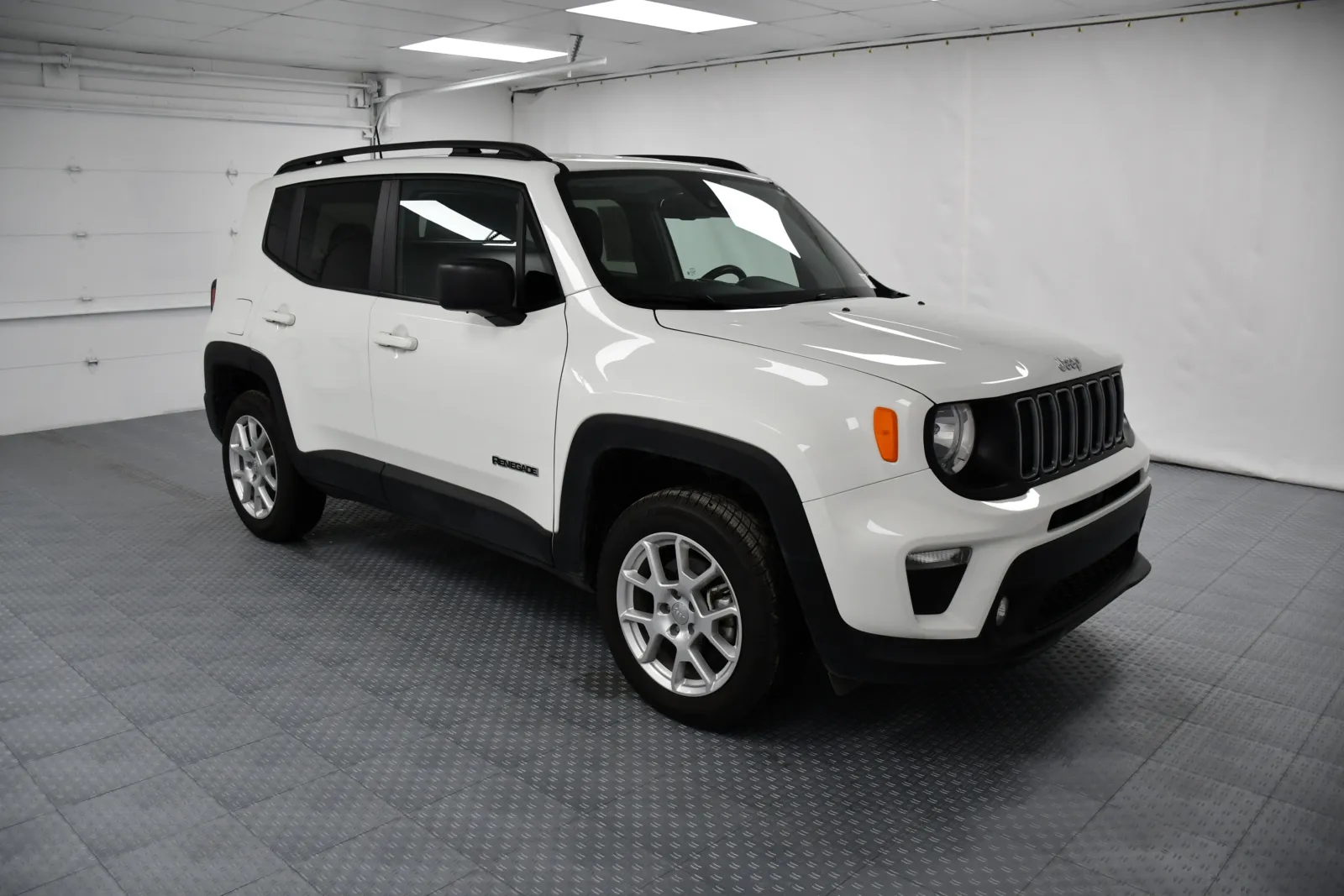 White 2023 Jeep Renegade Latitude for sale in Chillicothe, MO