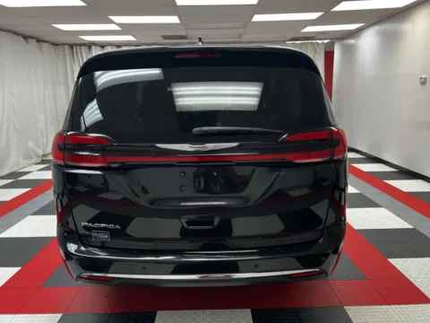 More photos of 2021 Chrysler Pacifica Touring L at MAG CDJR, MO