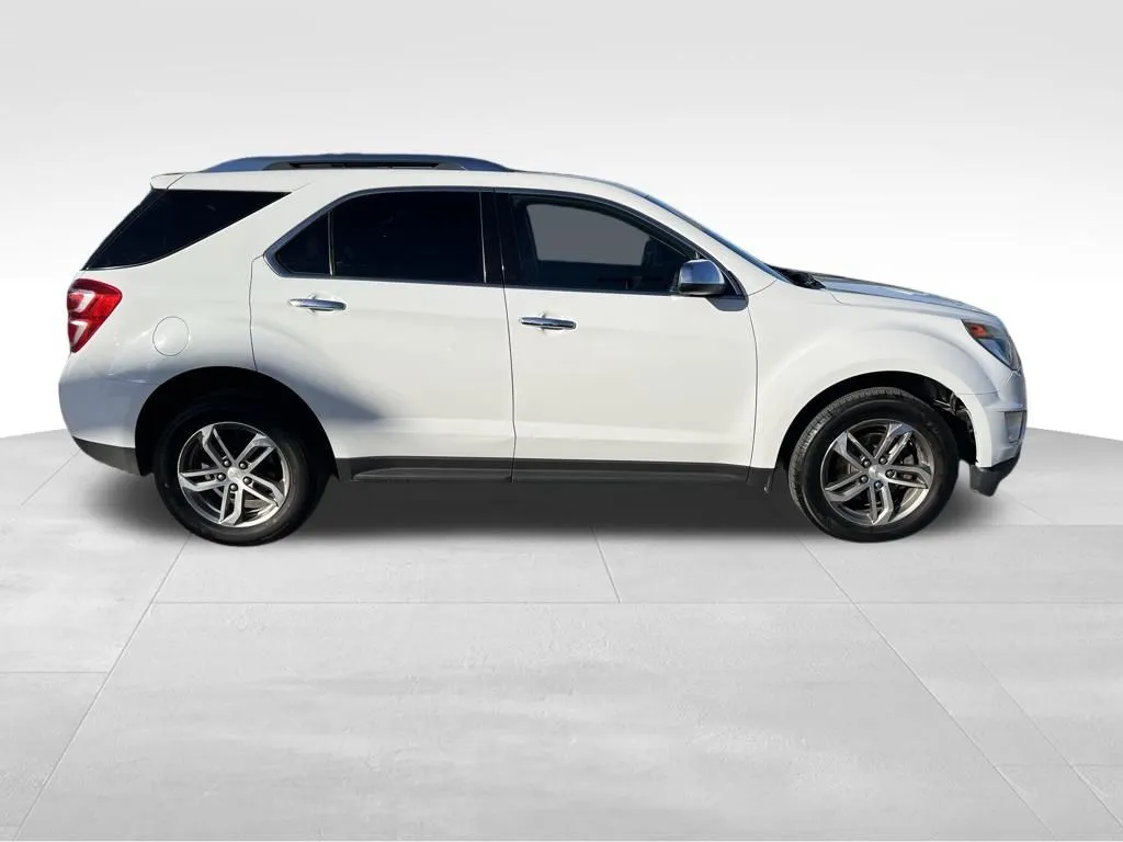 2016 Chevrolet Equinox LTZ photo 3