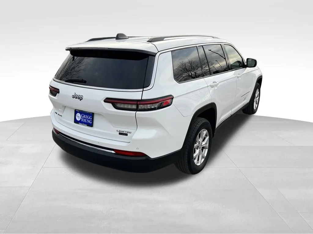 2022 Jeep Grand Cherokee Limited photo 2