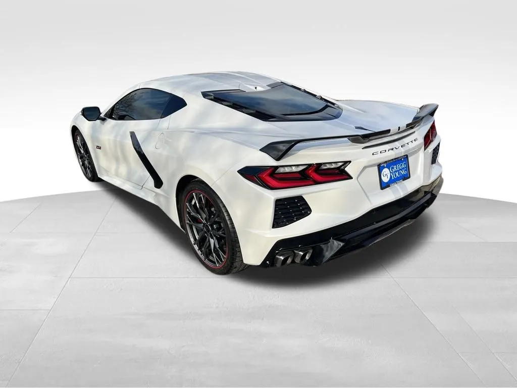2023 Chevrolet Corvette Stingray 3LT photo 2