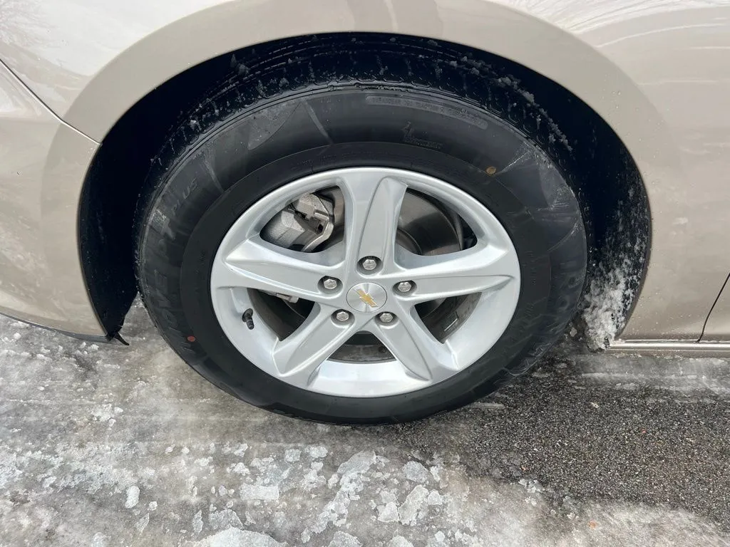 2024 Chevrolet Malibu LS photo 4