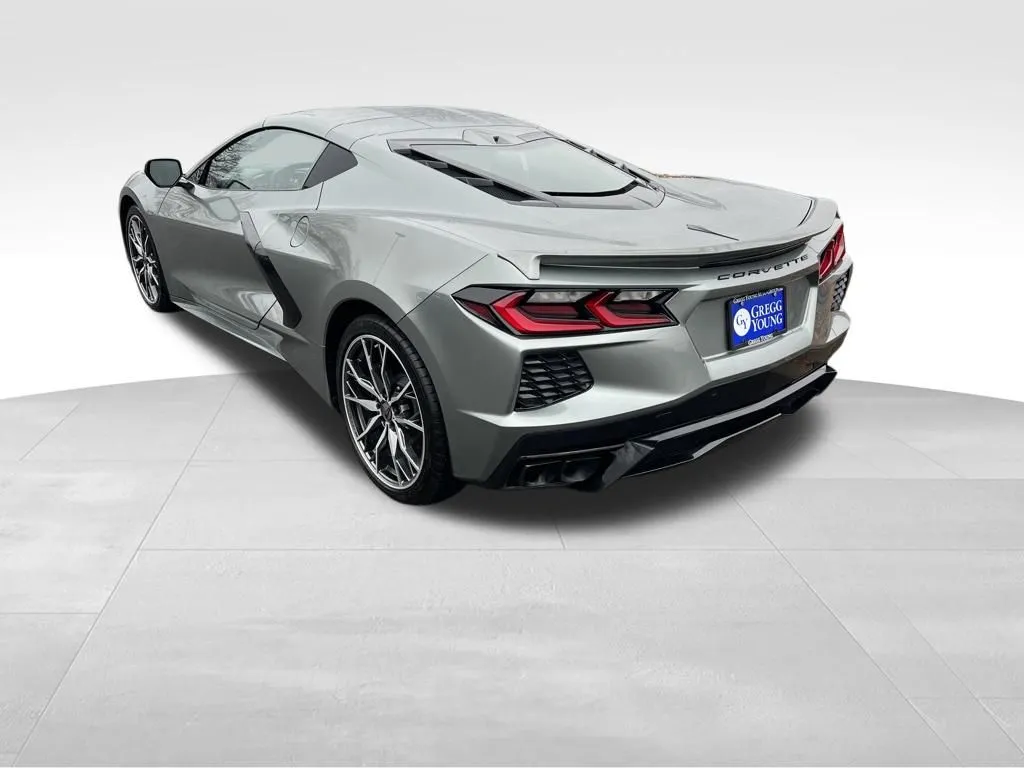 2024 Chevrolet Corvette Stingray 2LT photo 2