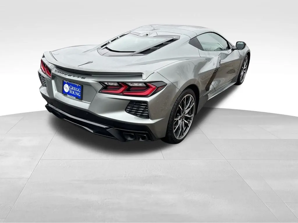 2024 Chevrolet Corvette Stingray 2LT photo 3