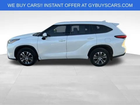 Photos of 2021 Toyota Highlander XLE for sale in Omaha, NE at Gregg Young Chevrolet - Omaha