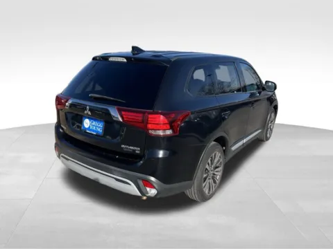More photos of 2019 Mitsubishi Outlander SE at Gregg Young Chevrolet - Omaha, NE