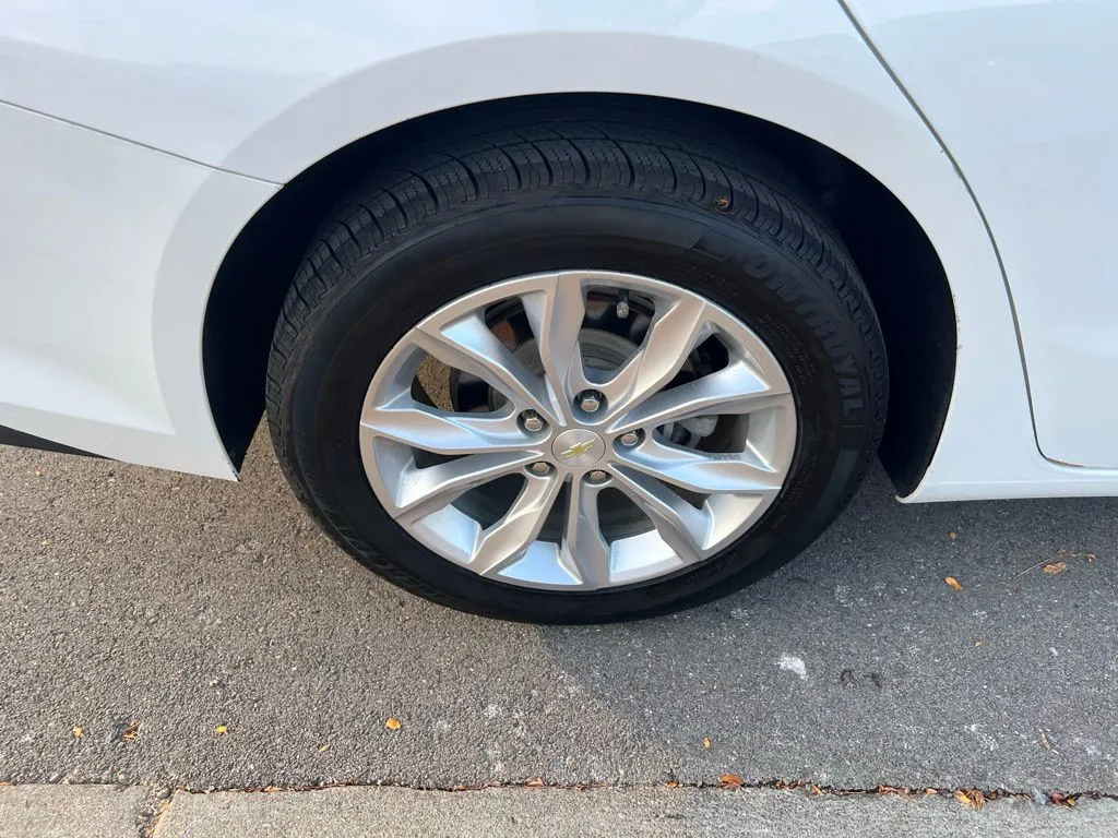 2019 Chevrolet Malibu 1LT photo 3