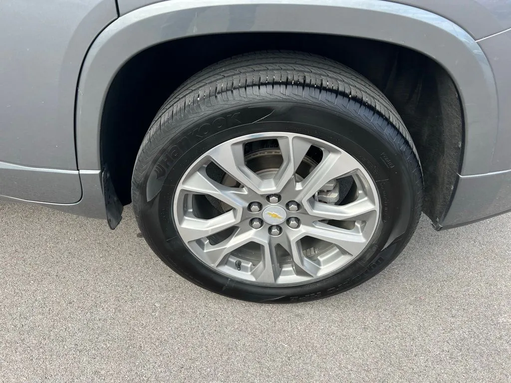 2019 Chevrolet Traverse Premier photo 3