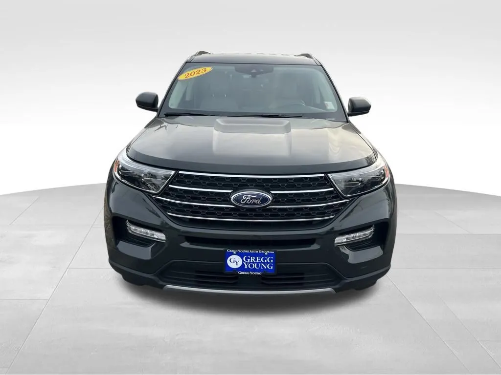 2023 Ford Explorer XLT photo 2