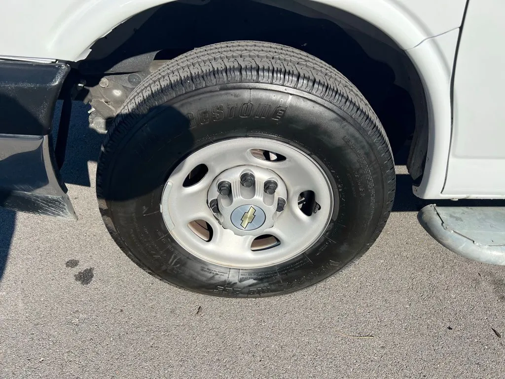 2023 Chevrolet Express 2500 Work Van photo 4