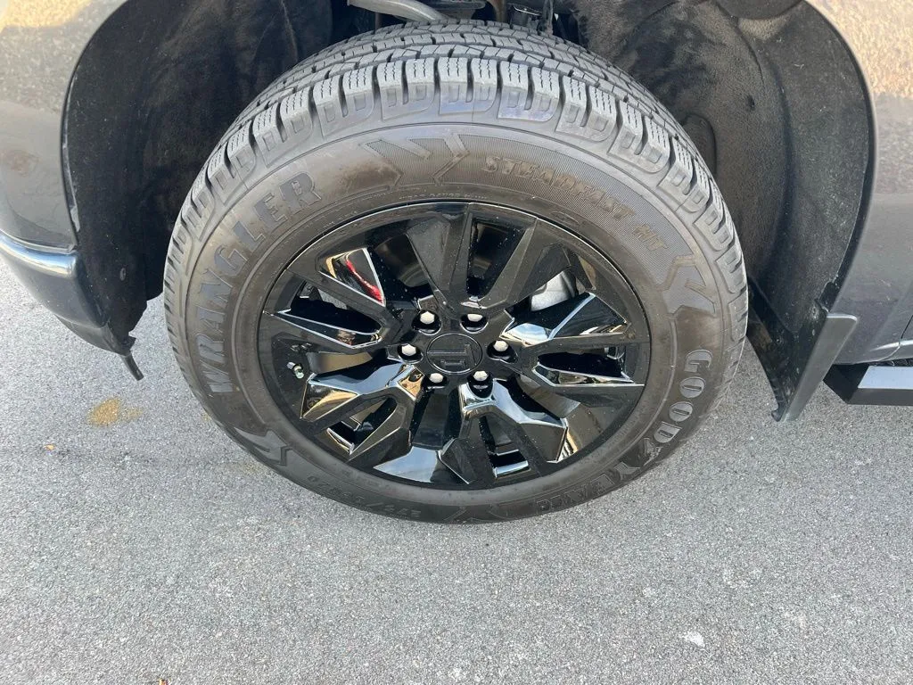 2021 Chevrolet Silverado 1500 RST photo 4