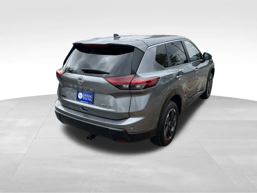 2024 Nissan Rogue SV photo 2