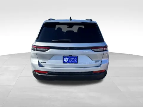 More photos of 2024 Jeep Grand Cherokee Altitude at Gregg Young Chevrolet - Omaha, NE