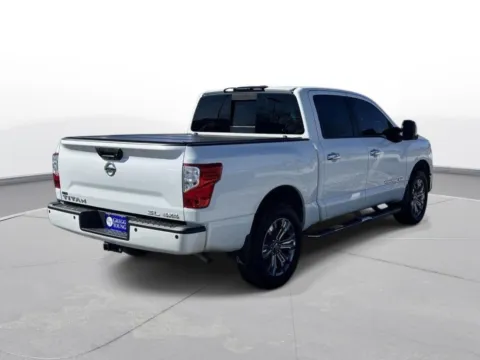More photos of 2018 Nissan Titan SL at Gregg Young Chevrolet - Omaha, NE