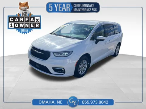 White 2023 Chrysler Pacifica Touring L for sale in Omaha, NE