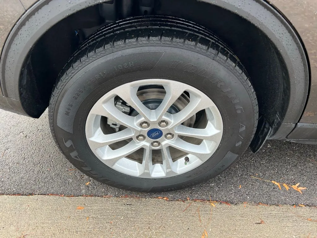 2020 Ford Escape SE photo 3