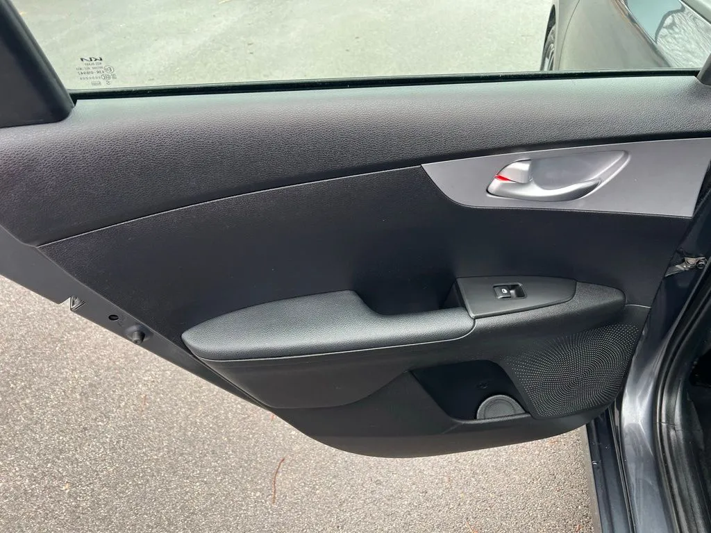 2023 Kia Forte LXS photo 4