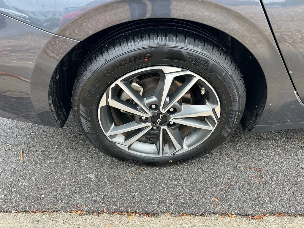 2023 Kia Forte LXS photo 2