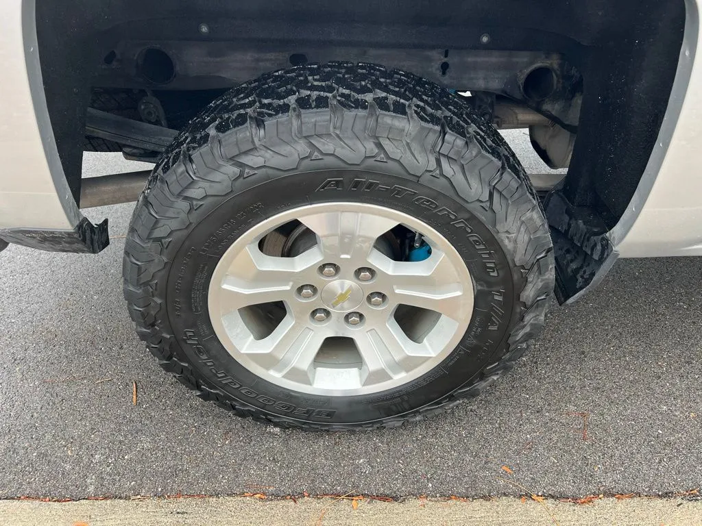 2018 Chevrolet Silverado 1500 LT photo 3