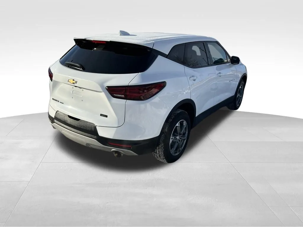2023 Chevrolet Blazer 2LT photo 3